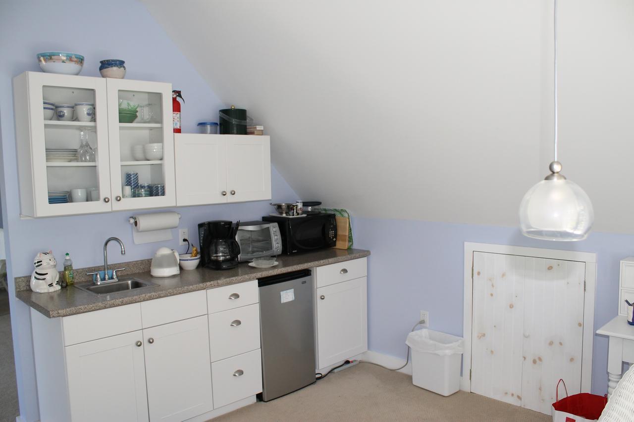 Lavender Bay Bed & Breakfast Barnstable Exterior photo