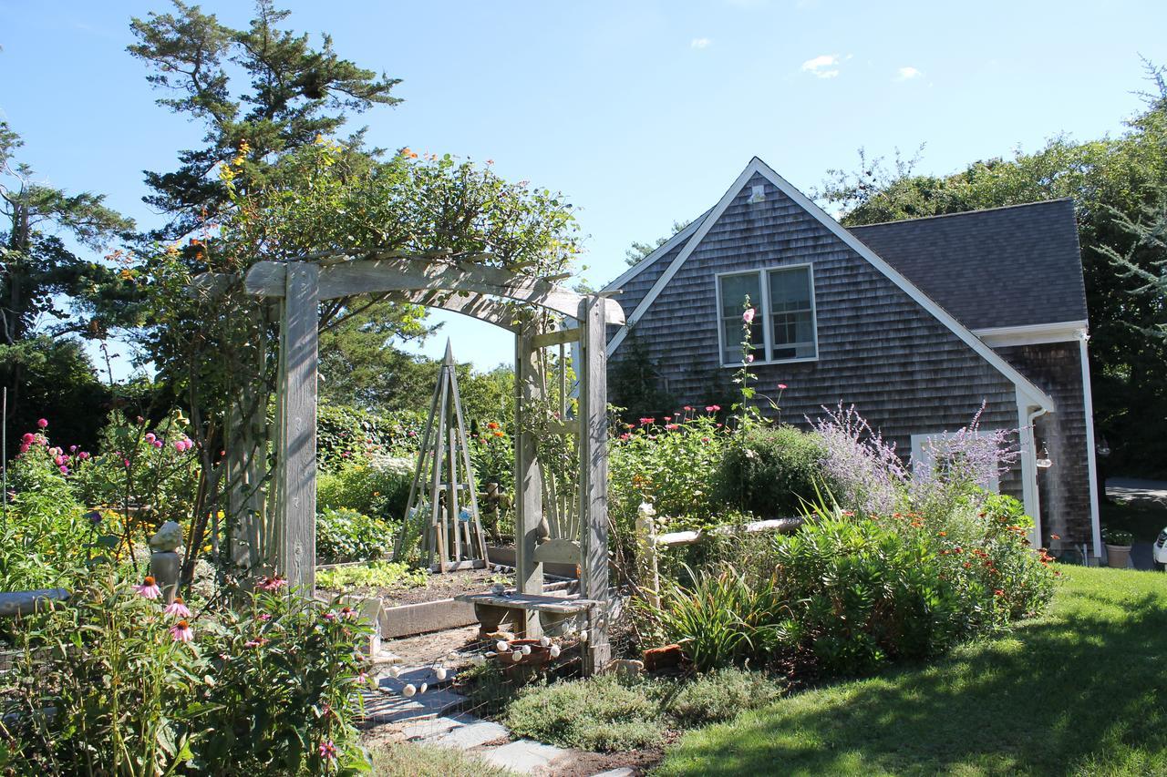 Lavender Bay Bed & Breakfast Barnstable Exterior photo